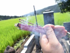 お墓を建てる時の線香